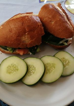 Una foto de Gravlax de salmón