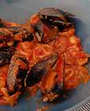 Chipirones con sepia y mejillones en sofrito de verduras