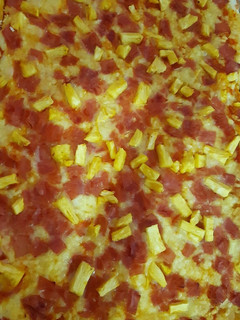Una foto de Pizza hawaiana con salsa de tomate