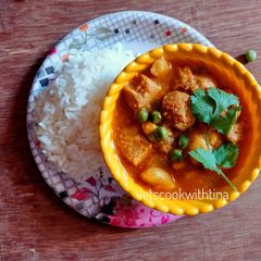 A picture of Soya Matar Curry.