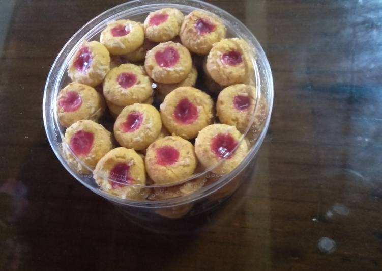 Resep Strawberry thumprint cookies yang Lezat