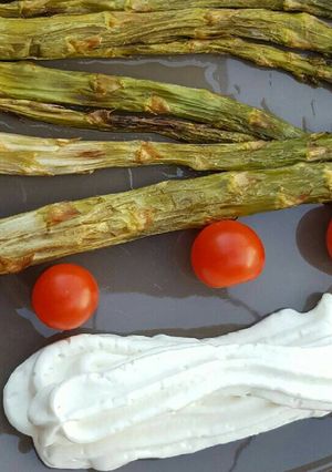 Une photo de Asperges rôties et sa chantilly au chèvre