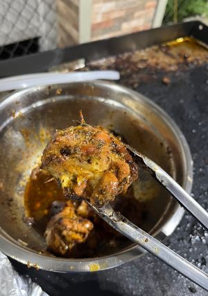 Una foto de Muslos de pollo rellenos de parmesano, tocineta y amarillos