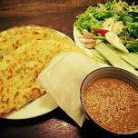 Hình của món Bánh xèo (bánh crêpes Việt).