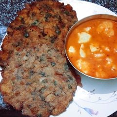 A picture of Kuttu aata poori and aalloo sabzi.