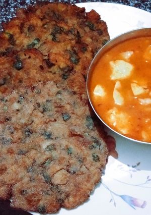 A picture of Kuttu aata poori and aalloo sabzi.