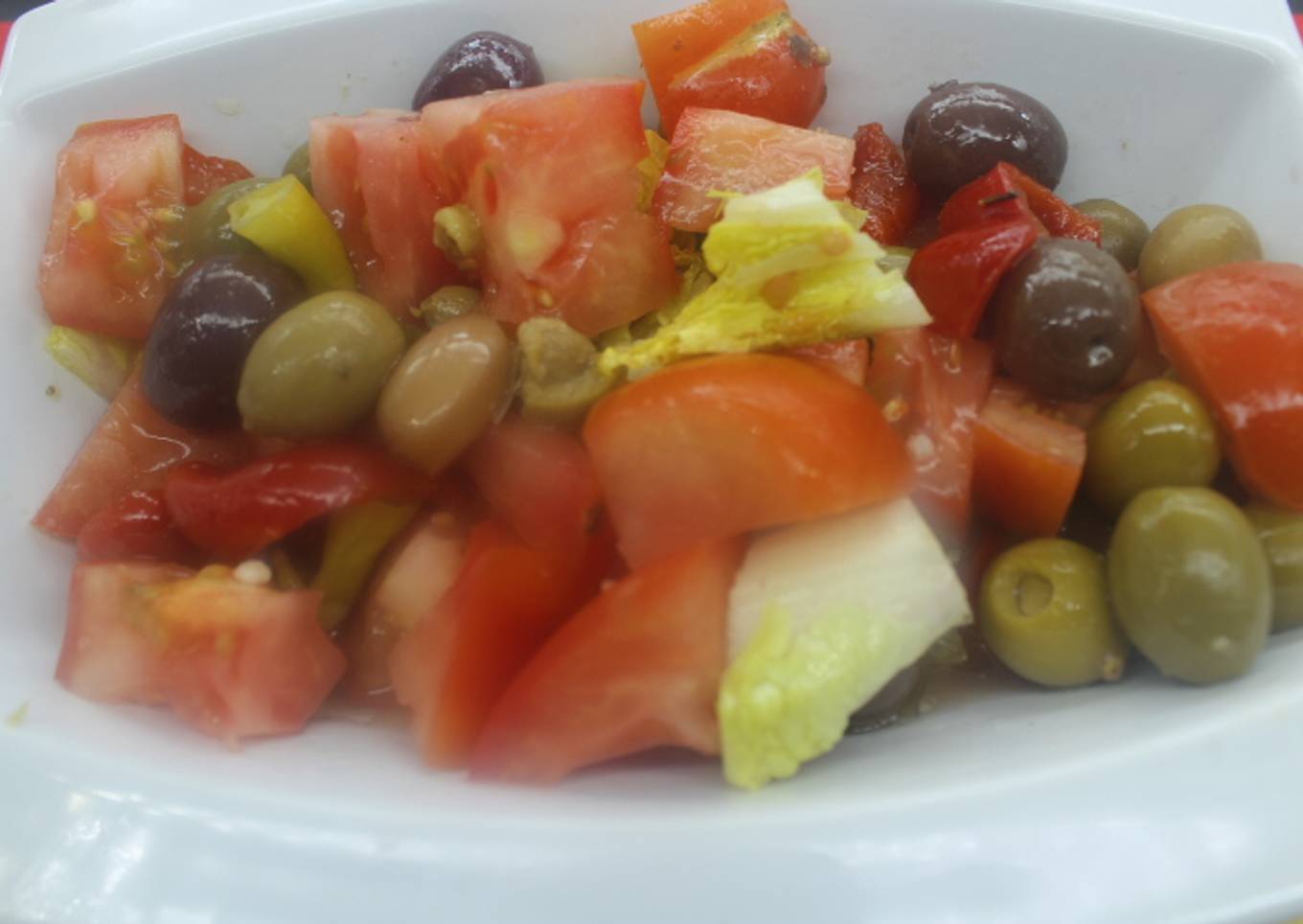 Ensalada de tomate con aceitunas