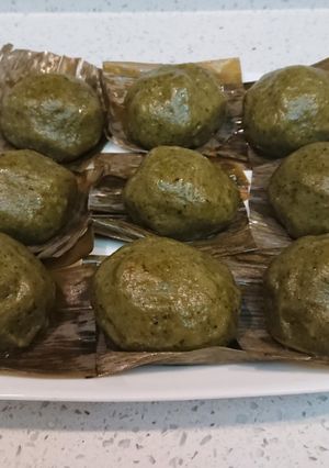 A picture of Mugwort Rice Cakes.