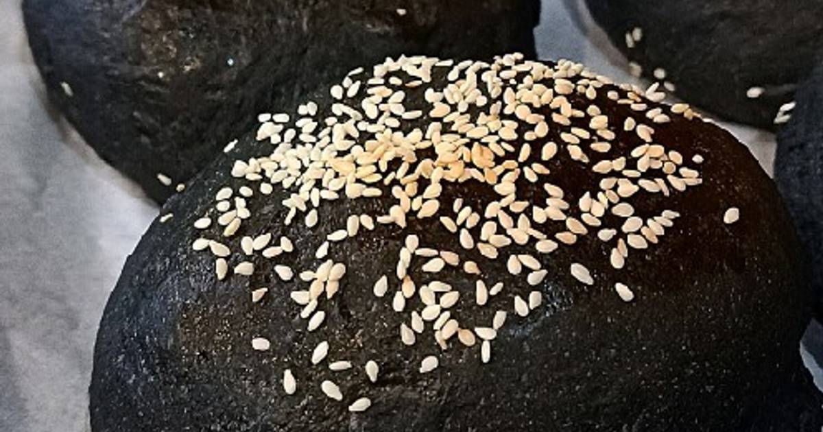 Resep Activated charchoal burger bun oleh Bhams12 Cookpad