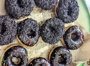 Foto resep Donat Topping Double Cokelat🍩🍫(Double Chocolate Donuts)