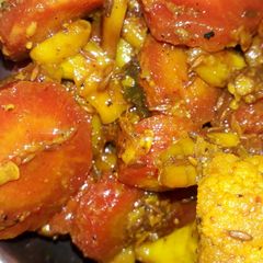 A picture of Gajar and gobhi ka mitha achar.