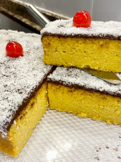 Una foto de Pastel húmedo de maíz con ganaché al ron