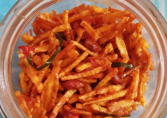 Ternyata ini lho! Resep membuat Kering kentang daun jeruk sajian Hari Raya yang nagih banget