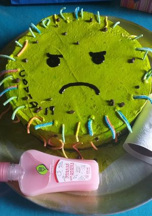 Una foto de Pastel coronavirus relleno de frutas