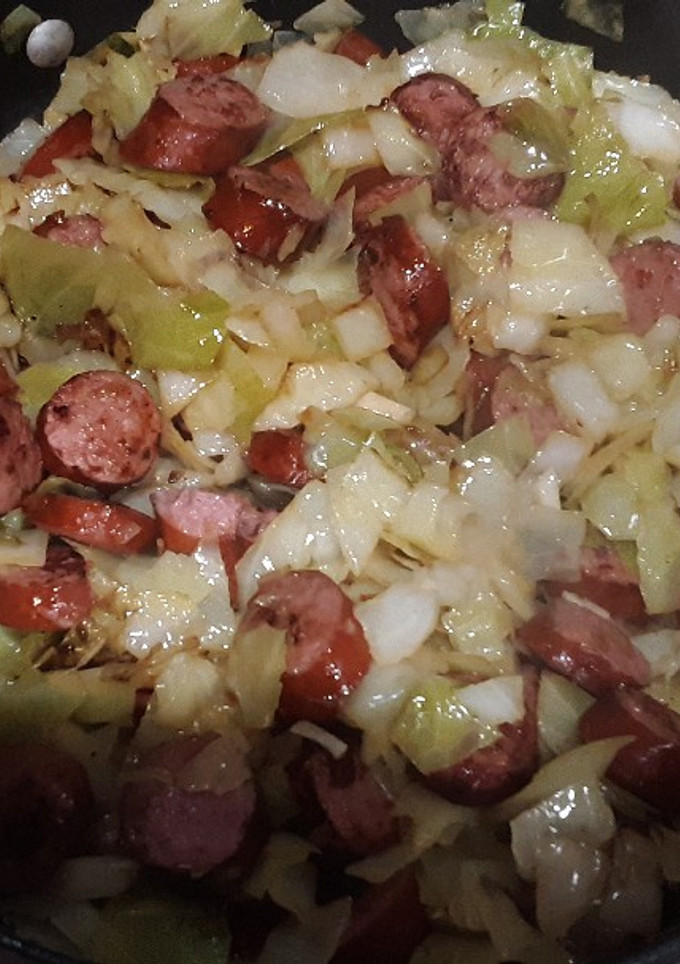 A picture of Keto cabbage and kielbasa.