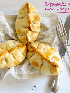 Una foto de Empanadillas de salmón, espinacas, queso y mayonesa Guachinerfe