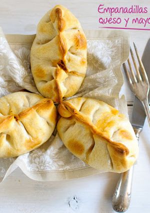 Una foto de Empanadillas de salmón, espinacas, queso y mayonesa Guachinerfe