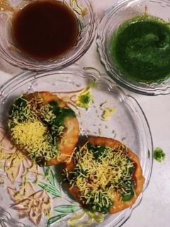 उड़द दाल की खस्ता कचौड़ी (Urad dal ki khasta kachori recipe in Hindi) रेसिपी मुख्य फोटो