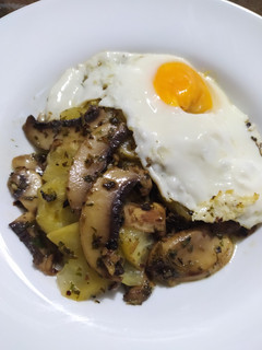 Una foto de Papas revoltosas 😅🍳🥔🍄