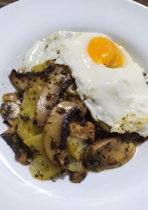 Una foto de Papas revoltosas 😅🍳🥔🍄
