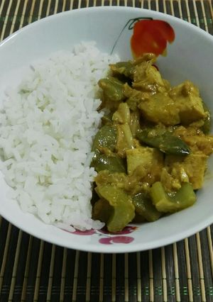 Una foto de Curry de verduras y tofu