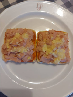Una foto de Tostadas de Jamón York y Queso