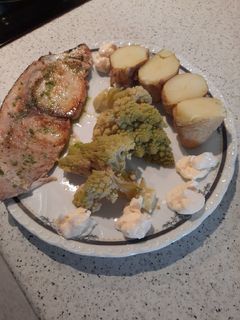Una foto de Romanescu con patatas y alioli