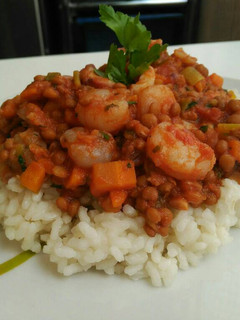 Una foto de Lentejas con gambas y pulpo con arroz