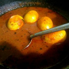 A picture of Egg curry.