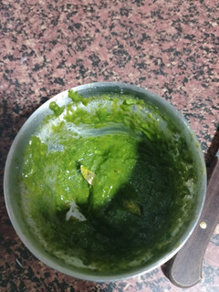 Una foto de Salsa de perejil y pistachos