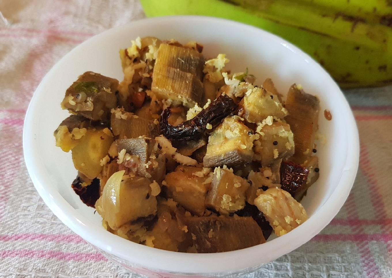 Vazhakkai poriyal/ Raw Banana stir fry