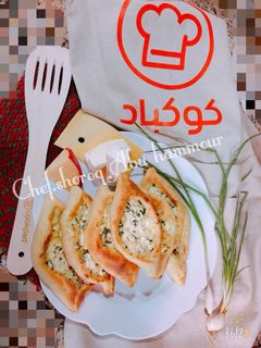 صورة لوصفة سنفورة بالجبنة البيضاء والشيدر والبصل الأخضر 🧀 🥟