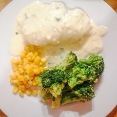 A picture of Creamy tender chicken breasts.
