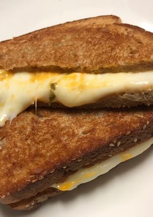 Una foto de Sándwich de queso (Tostadito🤤)