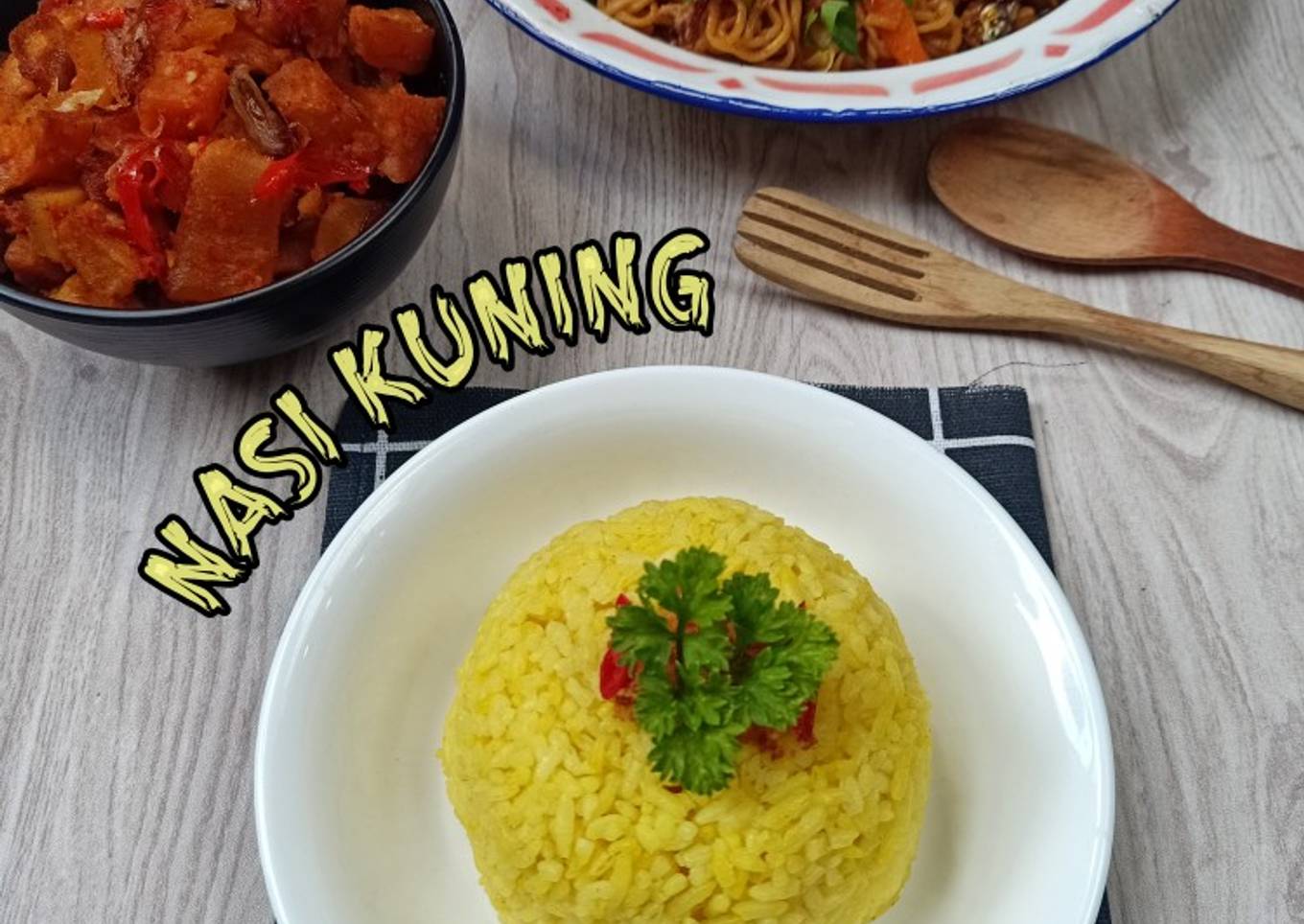 876. Nasi Kuning Magic Com, Praktis