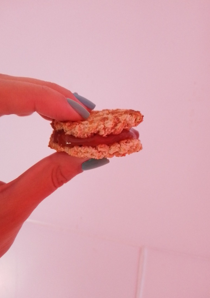 Una foto de Alfajores de avena y coco ✨🥥 y opción para #veganos o #veggie
