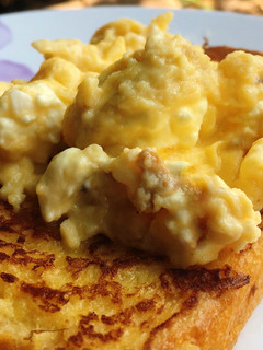 รูปของ French Toast กับ Cream Cheese Scrambled Egg