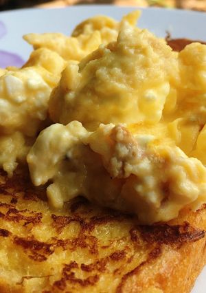 รูปของ French Toast กับ Cream Cheese Scrambled Egg