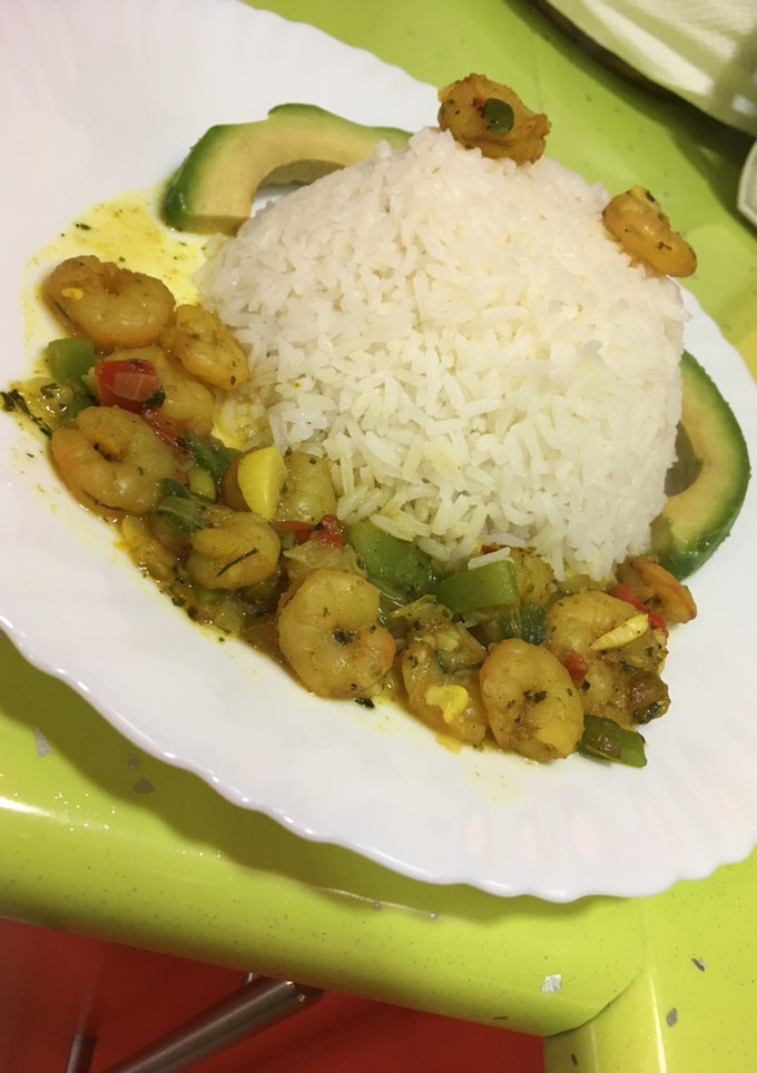 Una foto de Gambas con verduras 🍤