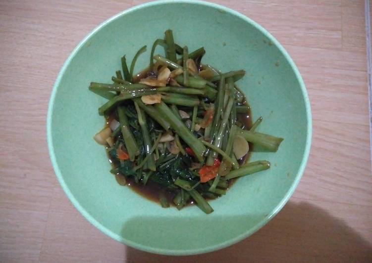 Tumis kangkung sederhana