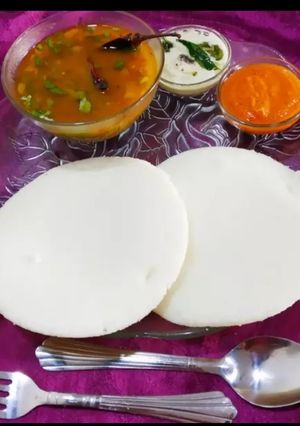 ઈડલી (idli recipe in gujarati) રેસીપી મુખ્ય ફોટો