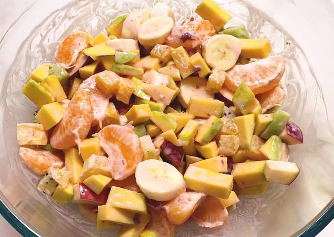 Салат из фруктов — яблока, груши, апельсина и мандарина