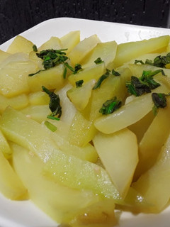 Una foto de Guatila / chayote / yota con aceite de oliva y ajo..