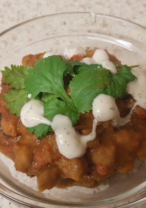 A picture of Chickpea Spinach & potato curry 😀.