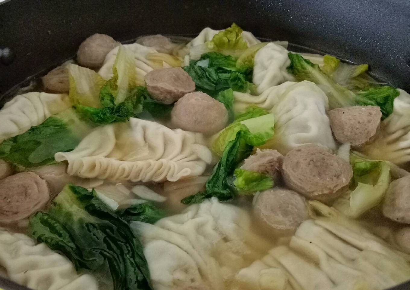 Steamboat Pangsit Bakso Selada