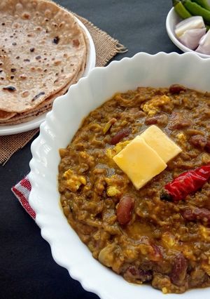 A picture of Egg tadka.