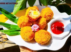 Hình của món Trứng cút bọc thịt chiên xù.