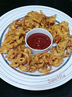 A picture of Spiced onion fritters.