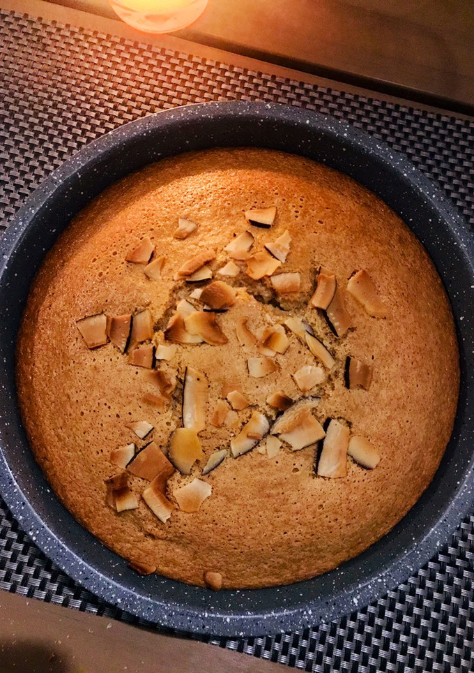 Una foto de Bizcocho con harina integral de espelta, sabor coco y limón 🥥🍋