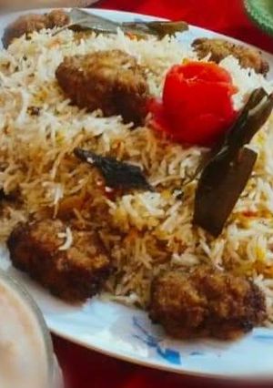 A picture of Seekh kabab pulao.